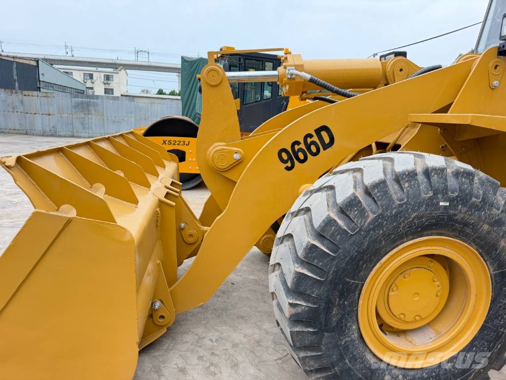 CAT 966D Kolesni nakladalci