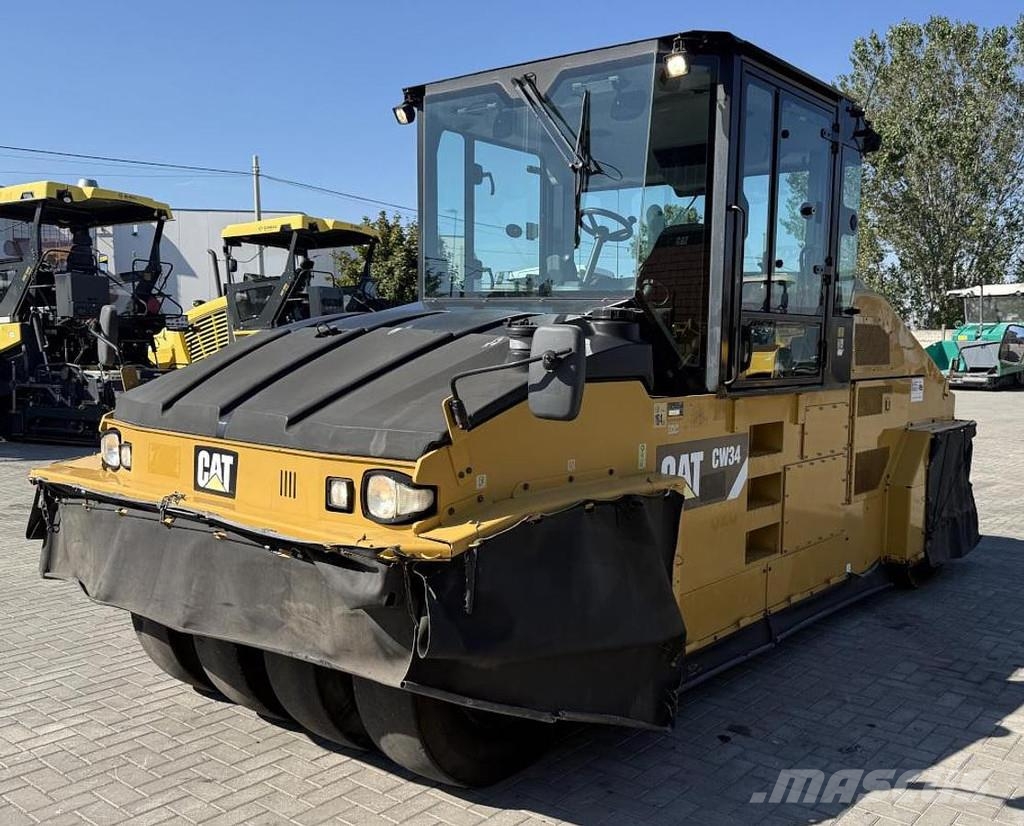 CAT CW 34 Kolesni valjarji s pnevmatikami