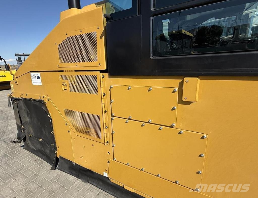 CAT CW 34 Kolesni valjarji s pnevmatikami