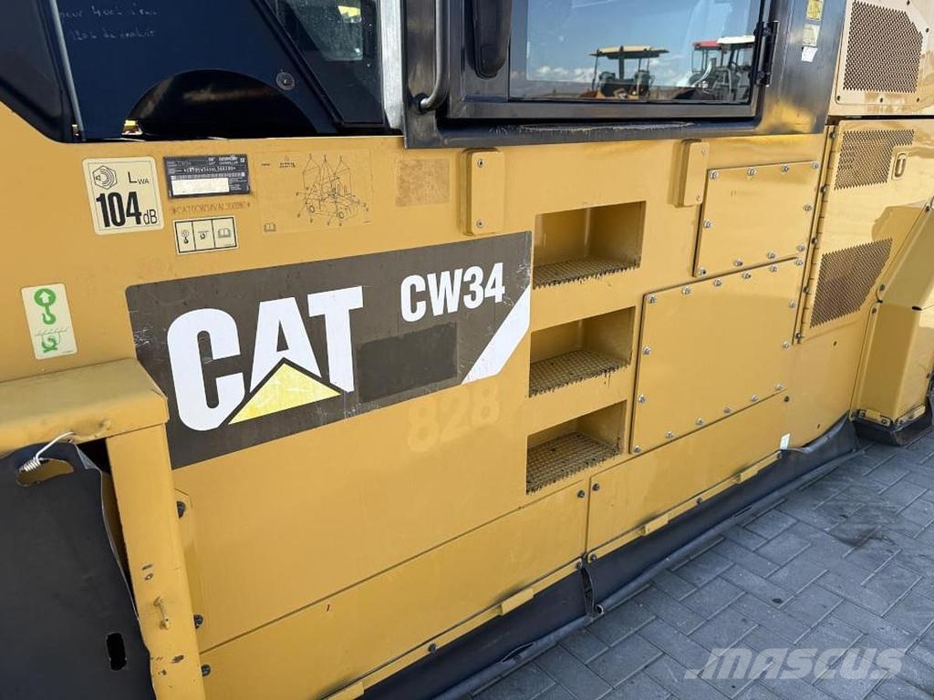 CAT CW 34 Kolesni valjarji s pnevmatikami