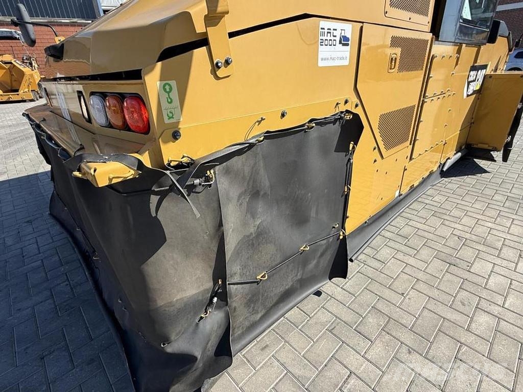 CAT CW 34 Kolesni valjarji s pnevmatikami