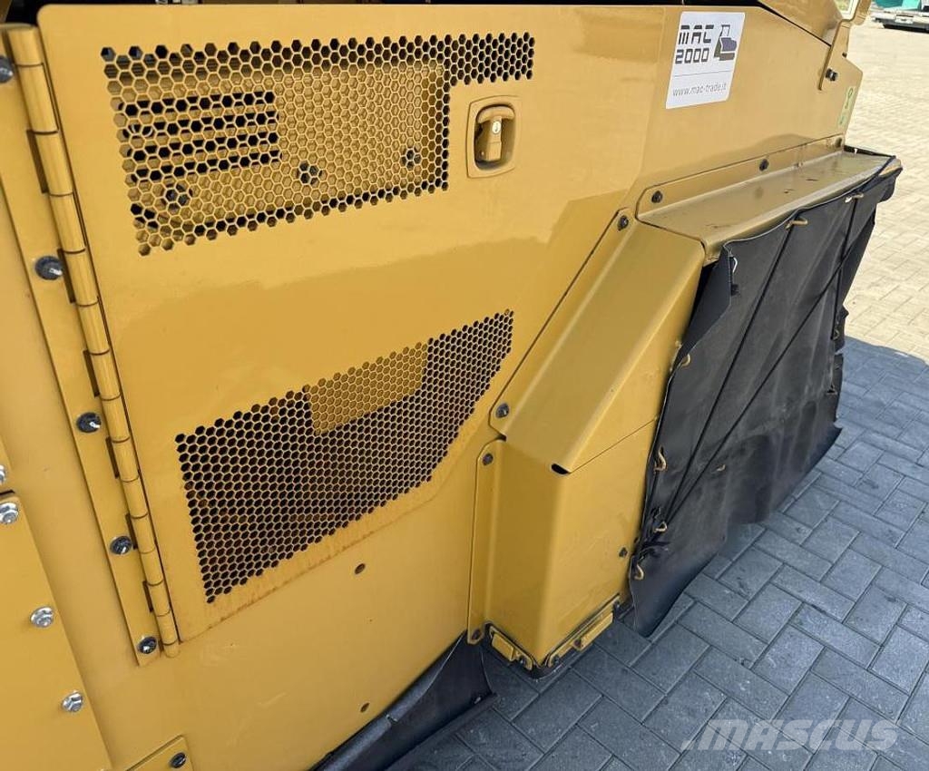 CAT CW 34 Kolesni valjarji s pnevmatikami