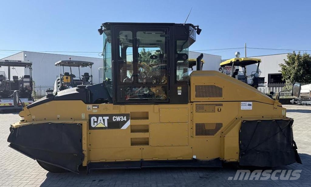 CAT CW 34 Kolesni valjarji s pnevmatikami
