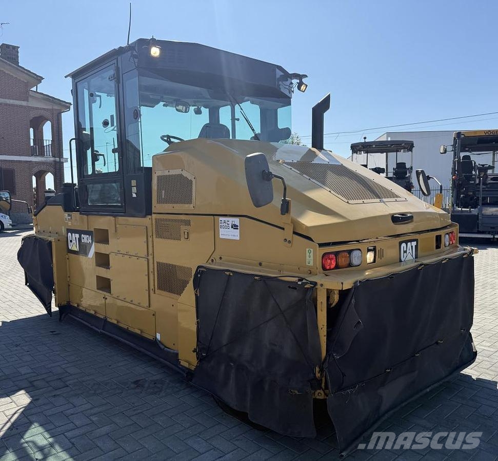 CAT CW 34 Kolesni valjarji s pnevmatikami