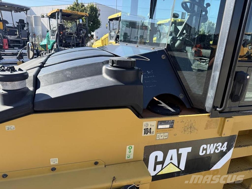 CAT CW 34 Kolesni valjarji s pnevmatikami
