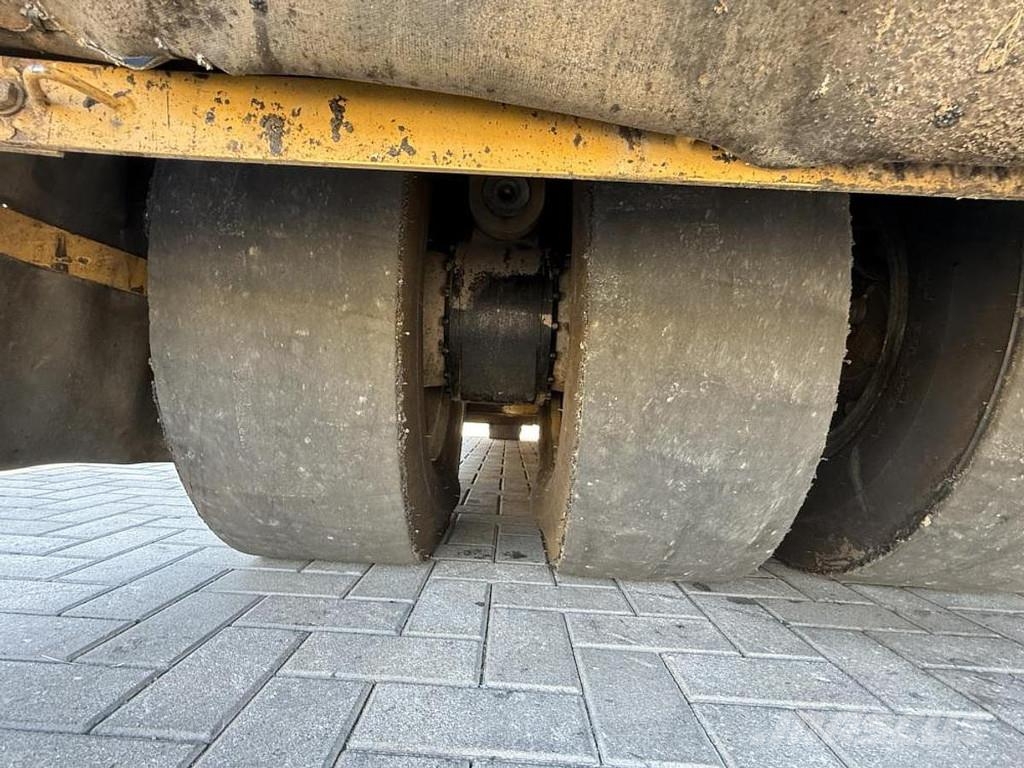 CAT CW 34 Kolesni valjarji s pnevmatikami