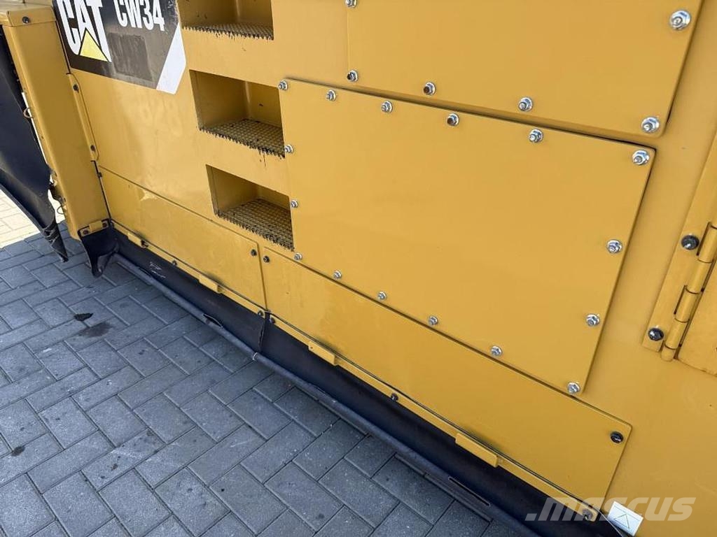 CAT CW 34 Kolesni valjarji s pnevmatikami