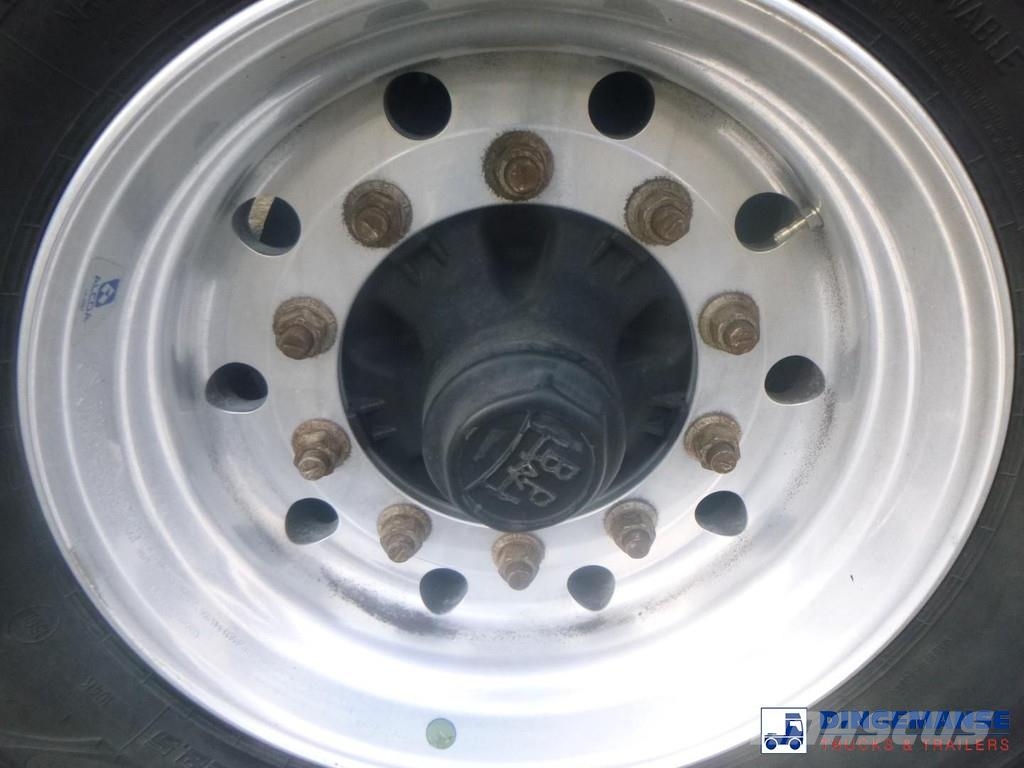 LAG Food tank inox 32m3 / 3 comp + pump + steam heatin 油罐半挂车