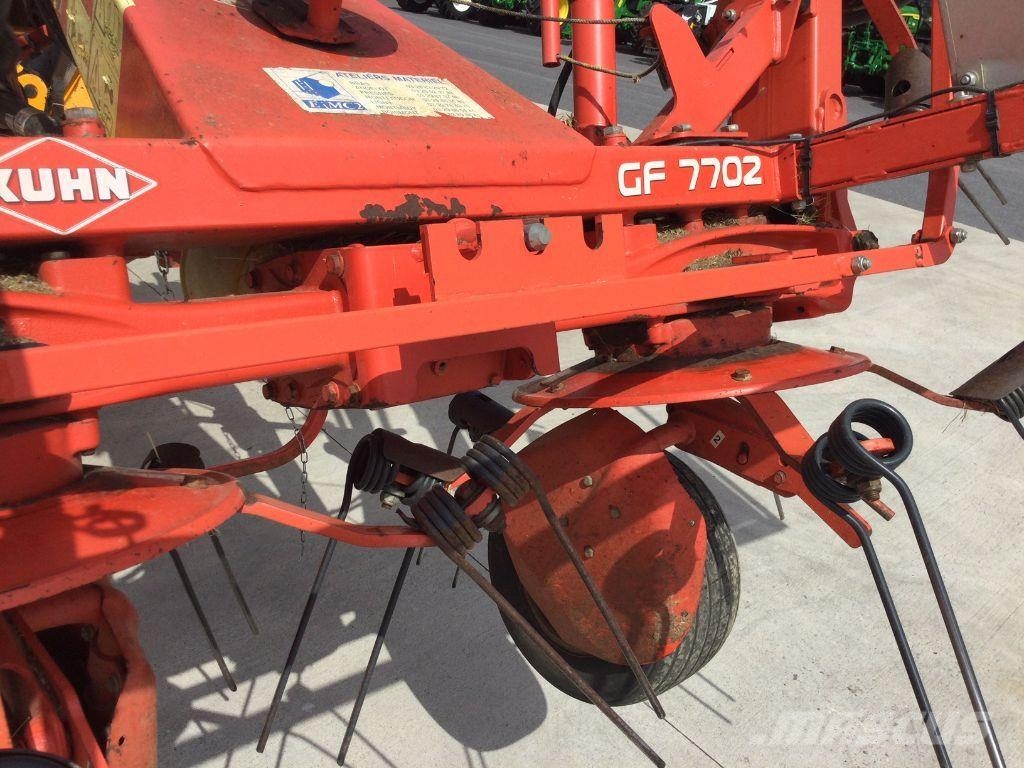 Kuhn 7702 Okretači i sakupljači sijena
