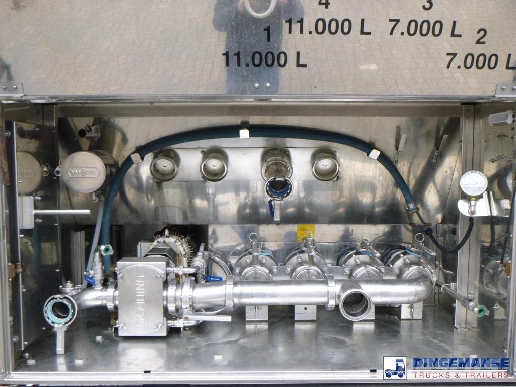 Van Hool Food tank inox 36 m3 / 4 comp + pump Tanktrailer
