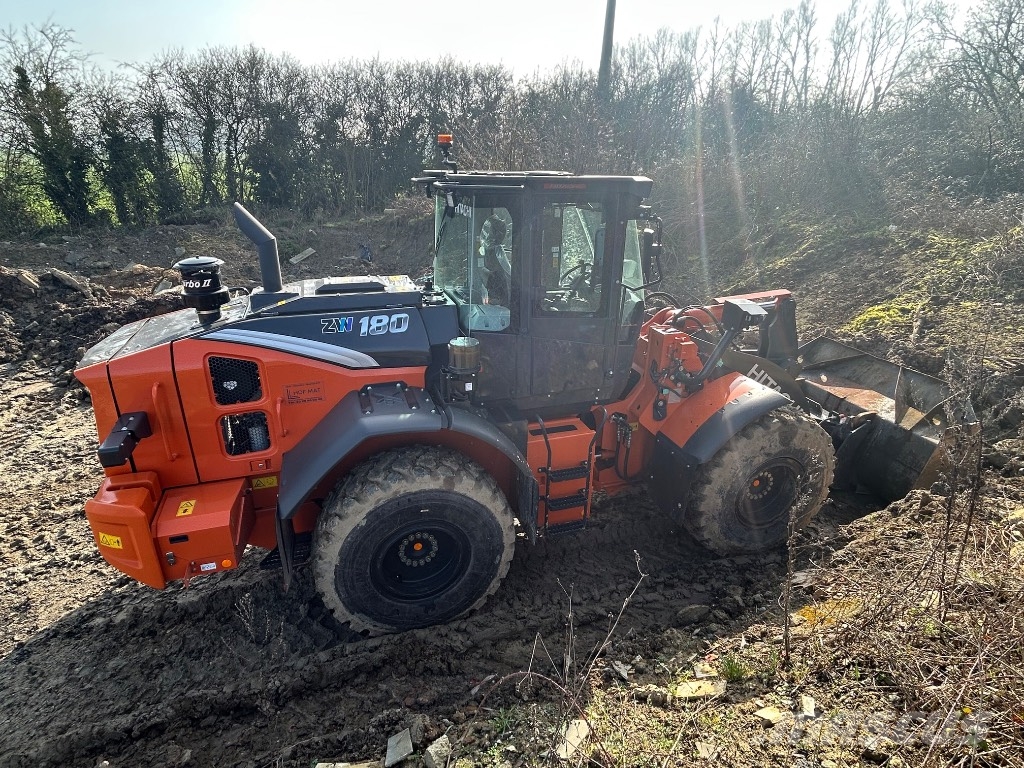Hitachi zw180-7 لوادر بعجل