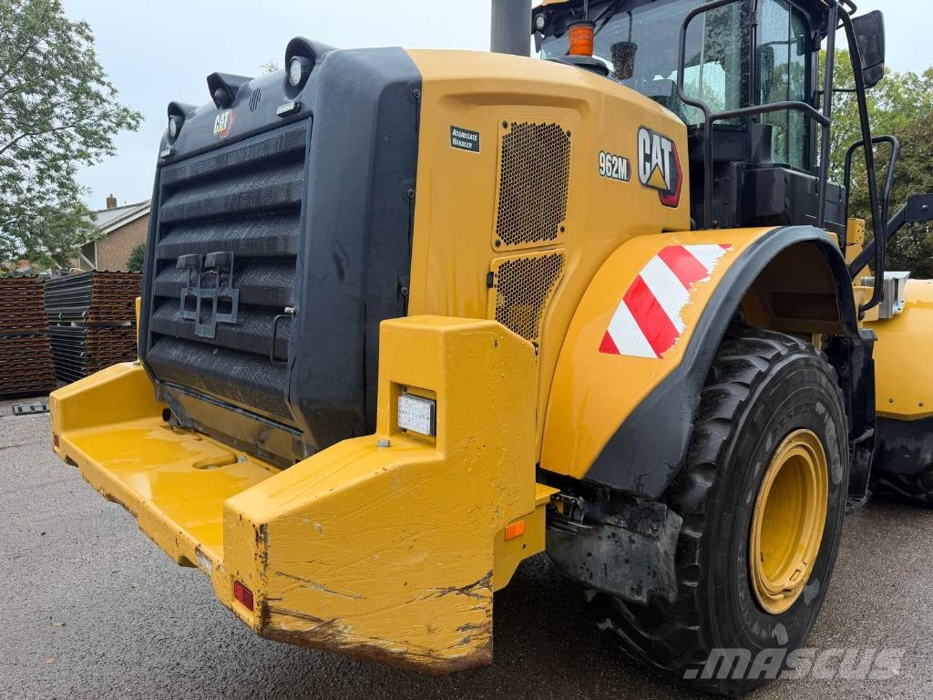 CAT 962 Iekrāvēji uz riteņiem