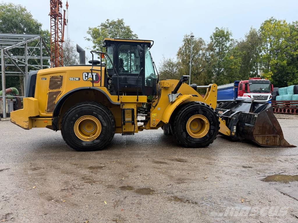 CAT 962 Iekrāvēji uz riteņiem