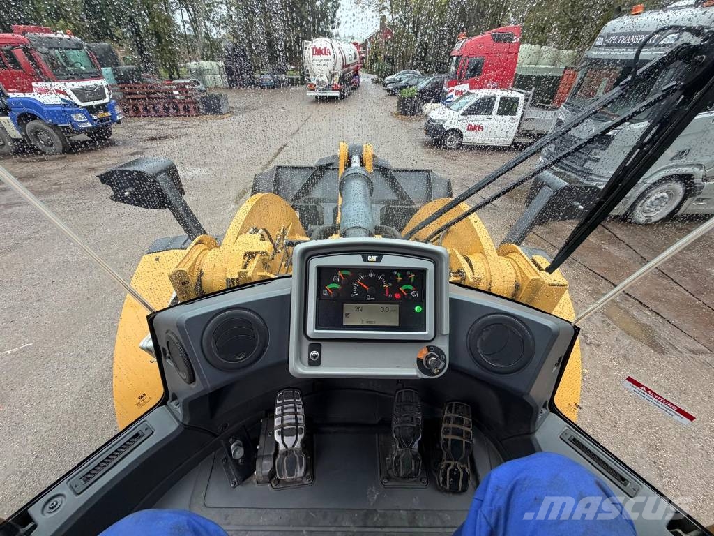 CAT 962 Iekrāvēji uz riteņiem