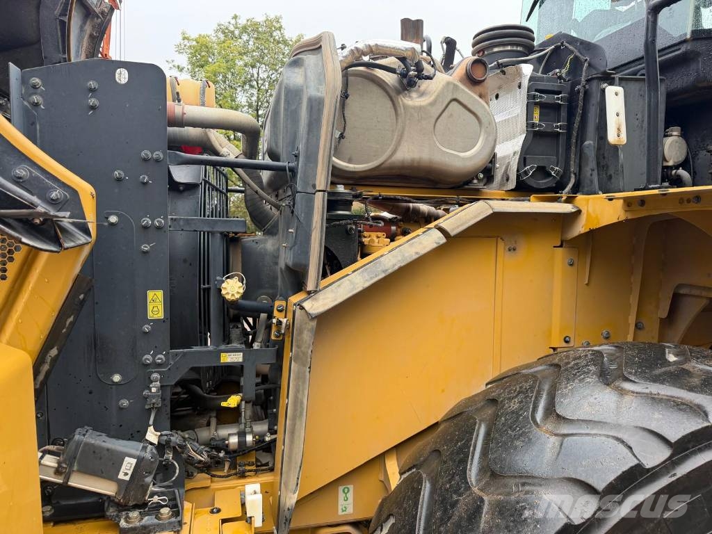 CAT 962 Iekrāvēji uz riteņiem