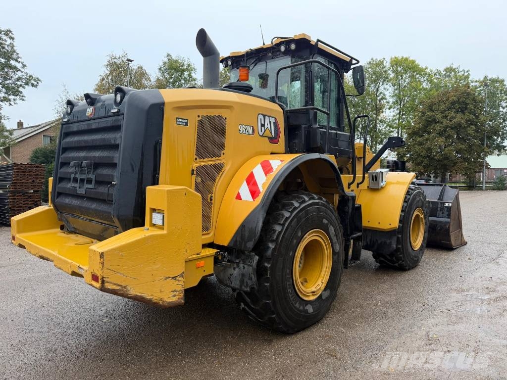 CAT 962 Iekrāvēji uz riteņiem