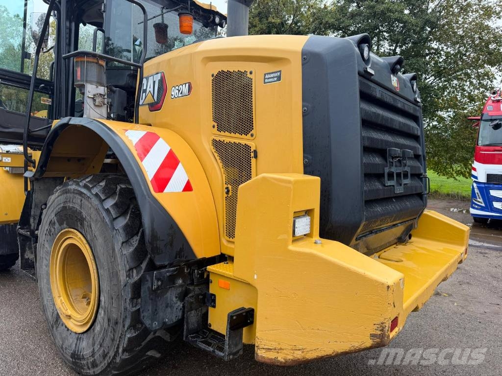 CAT 962 Iekrāvēji uz riteņiem