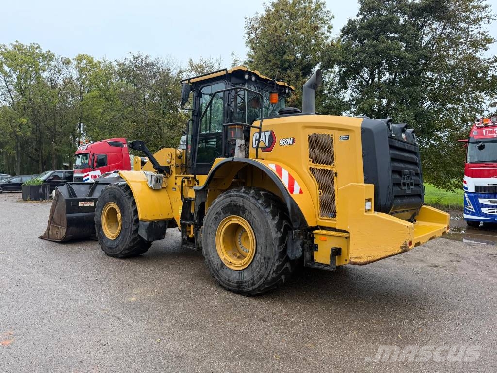 CAT 962 Iekrāvēji uz riteņiem