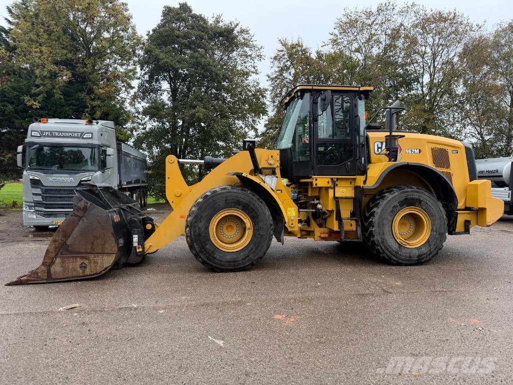 CAT 962 Iekrāvēji uz riteņiem