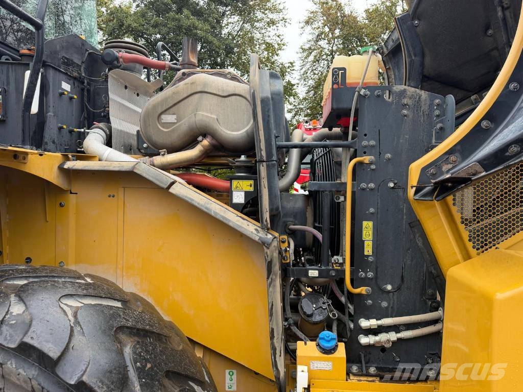 CAT 962 Iekrāvēji uz riteņiem