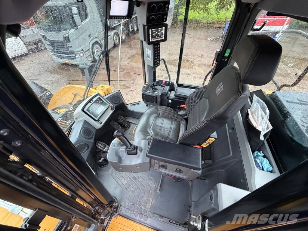 CAT 962 Iekrāvēji uz riteņiem