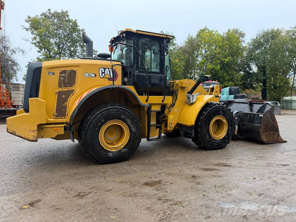CAT 962 Iekrāvēji uz riteņiem