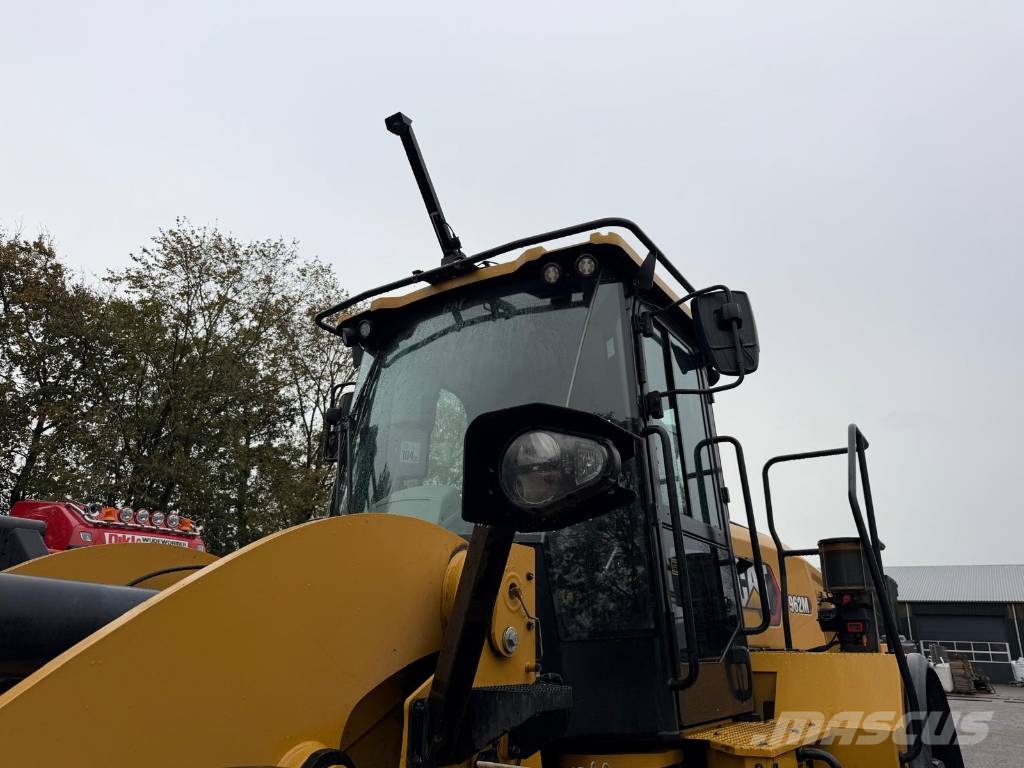 CAT 962 Iekrāvēji uz riteņiem