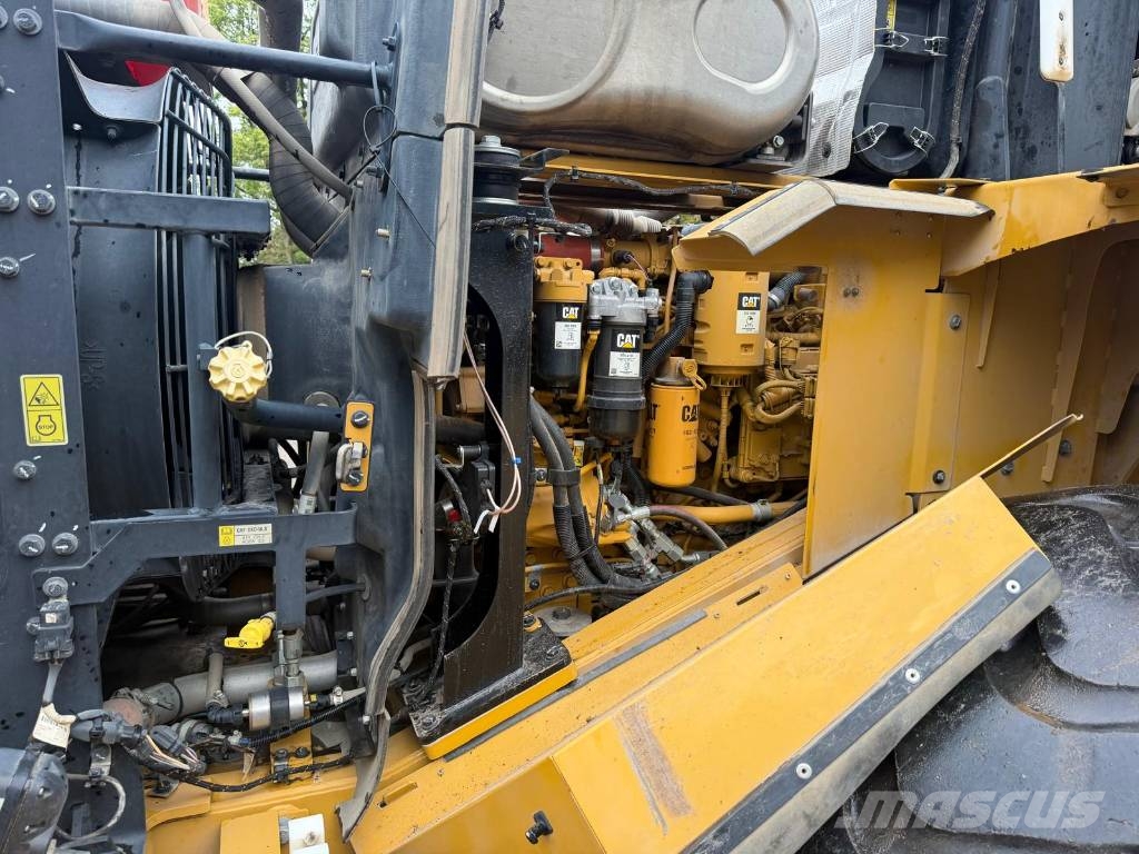 CAT 962 Iekrāvēji uz riteņiem
