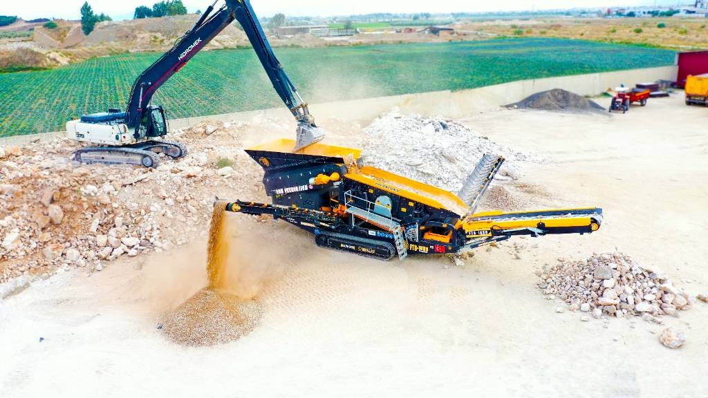 Fabo FTB 15-50 SCALPEUR MOBILE AVEC APRON FEEDER Mobiele zeefinstallaties