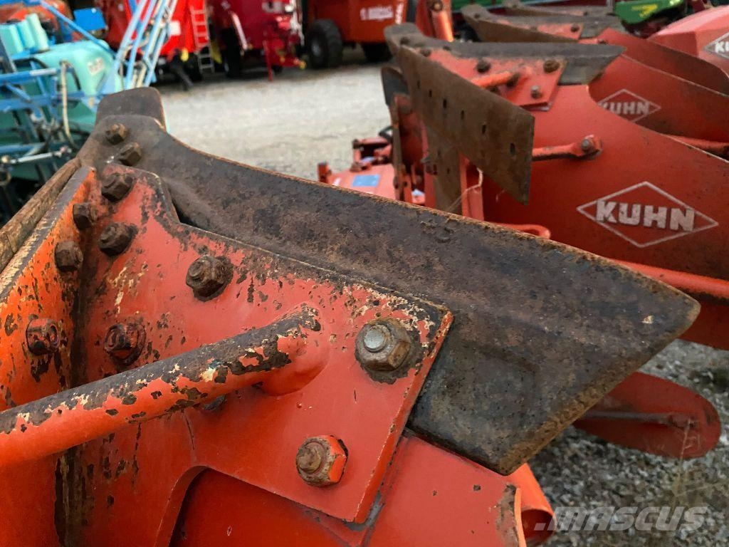 Kuhn multi master 121 محاريث تقليدية