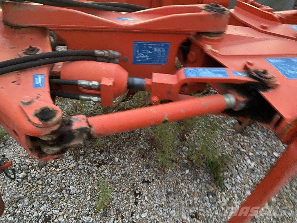 Kuhn multi master 121 محاريث تقليدية