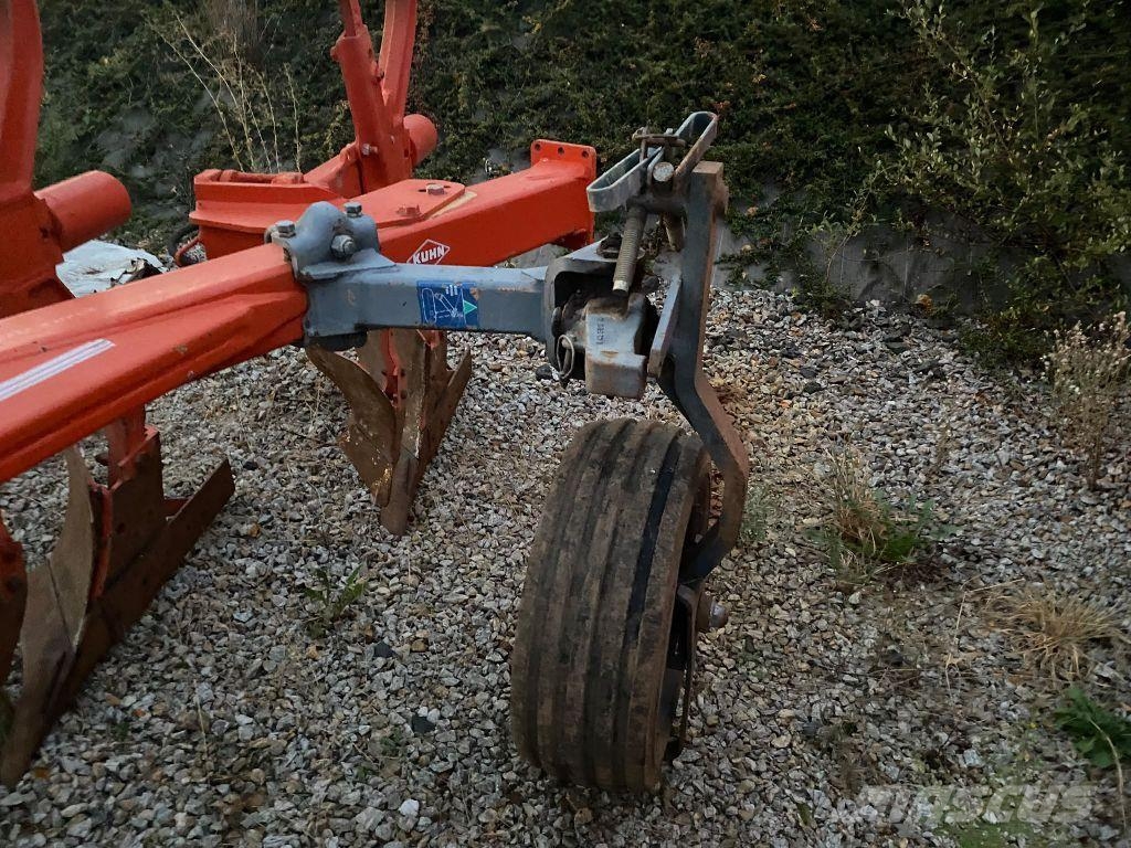 Kuhn multi master 121 محاريث تقليدية