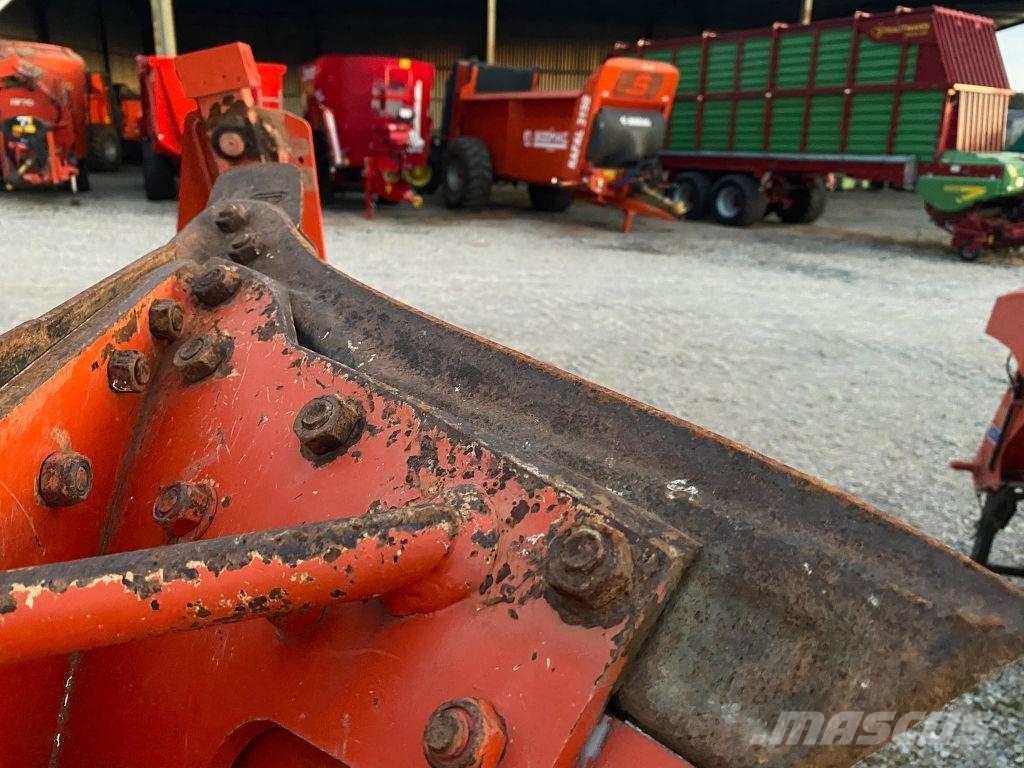 Kuhn multi master 121 محاريث تقليدية