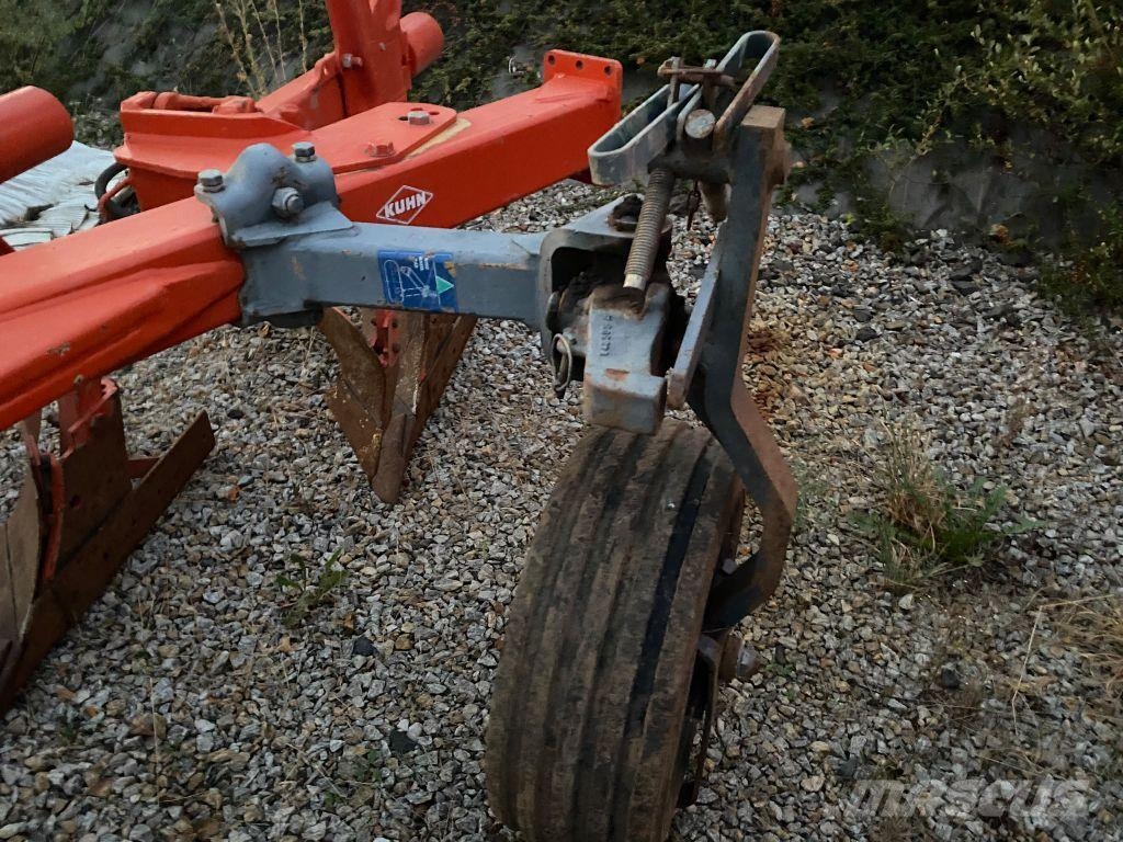 Kuhn multi master 121 محاريث تقليدية