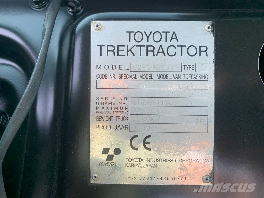 Toyota 2 TG-25 V-3748  EO Flughafenausrüstung