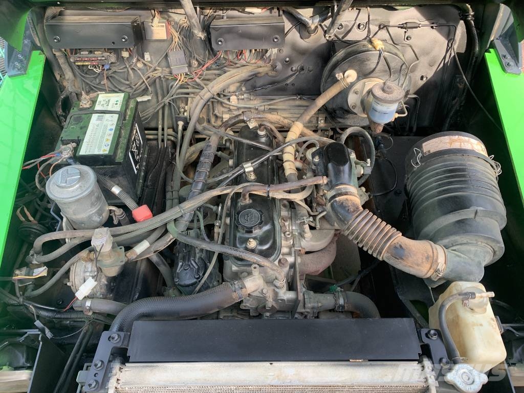 Toyota 2 TG-25 V-3748  EO Flughafenausrüstung