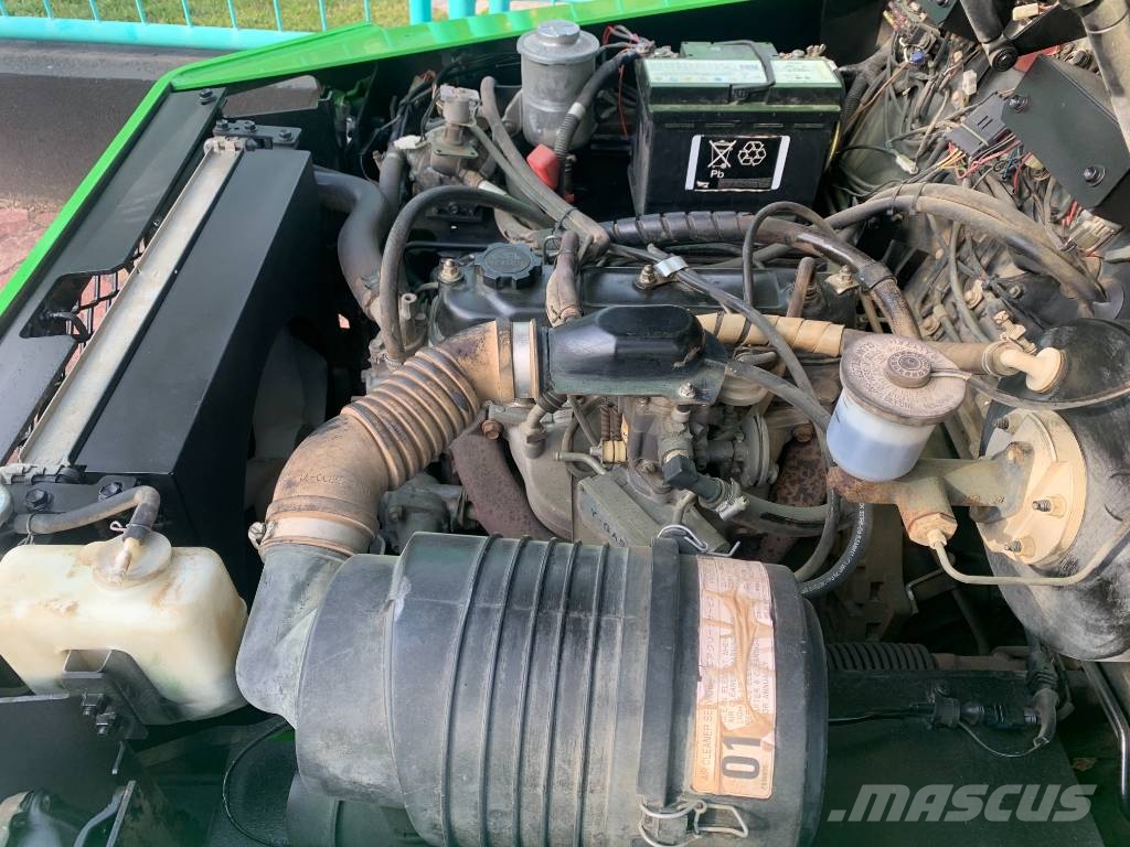 Toyota 2 TG-25 V-3748  EO Flughafenausrüstung