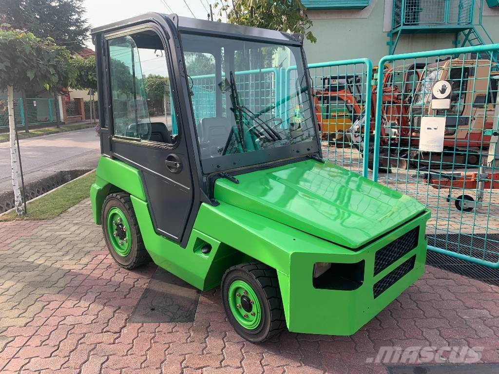 Toyota 2 TG-25 V-3748  EO Flughafenausrüstung