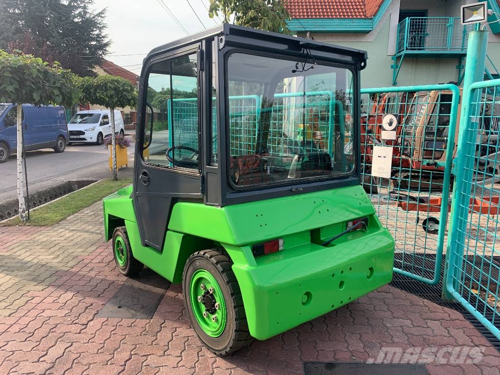 Toyota 2 TG-25 V-3748  EO Flughafenausrüstung