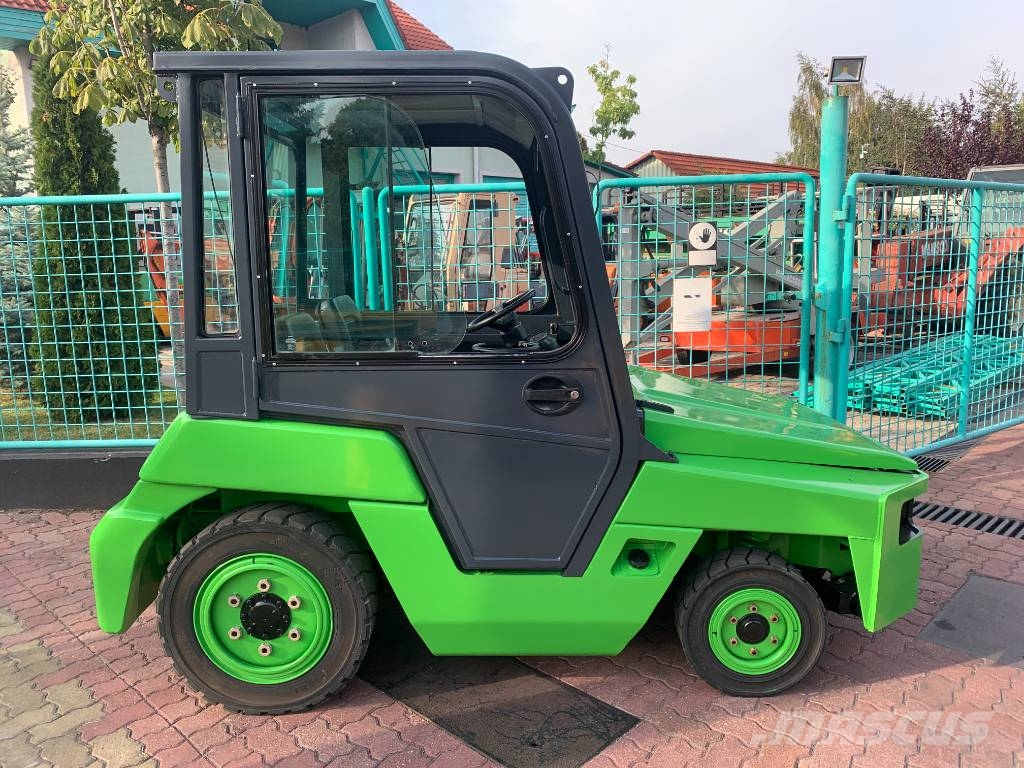 Toyota 2 TG-25 V-3748  EO Flughafenausrüstung