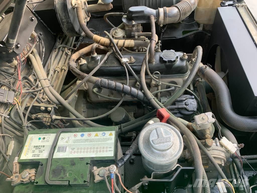 Toyota 2 TG-25 V-3748  EO Flughafenausrüstung