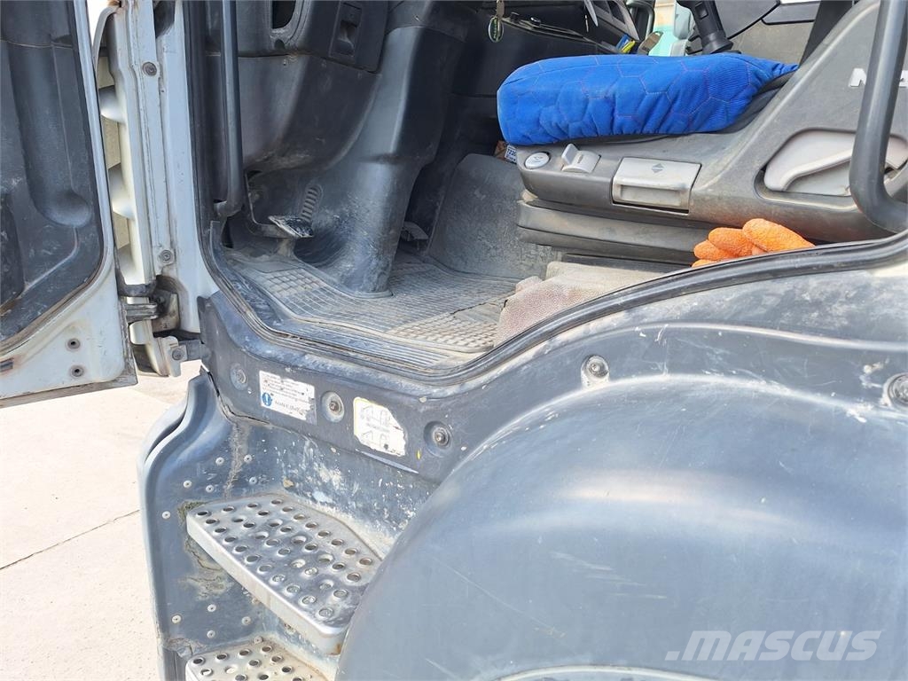 MAN TGA 35.410 8X4 + DOPRAVNÍK Nákladní vozidlo bez nástavby