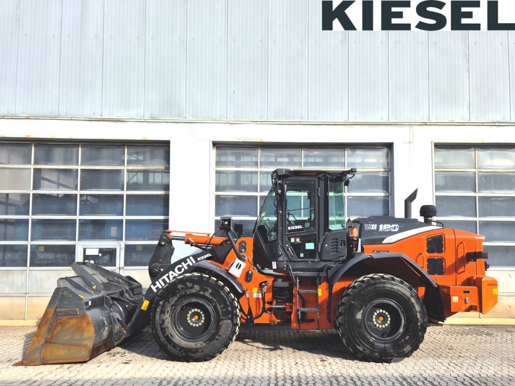 Hitachi ZW 180-7 Колесни товарачи