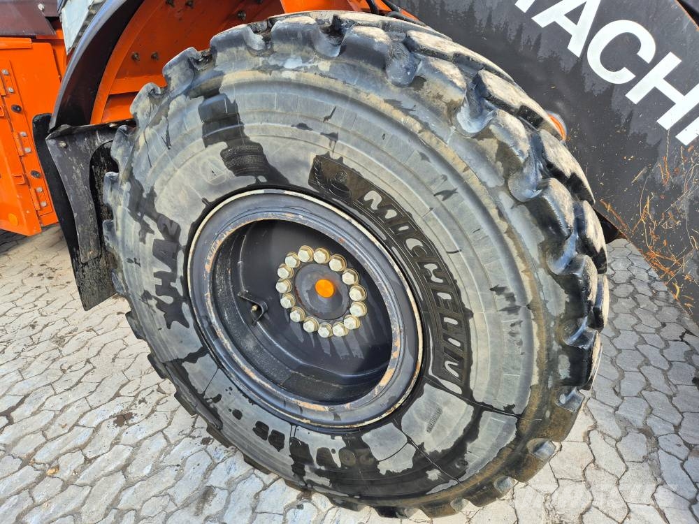 Hitachi ZW 180-7 Колесни товарачи
