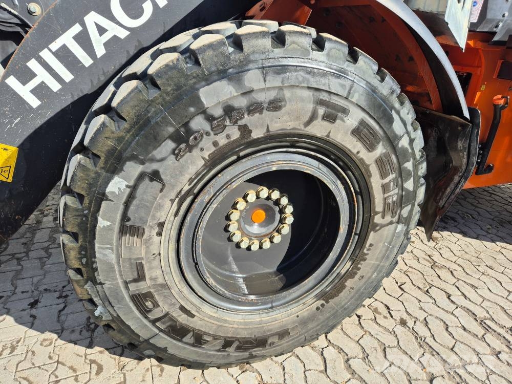Hitachi ZW 180-7 Колесни товарачи