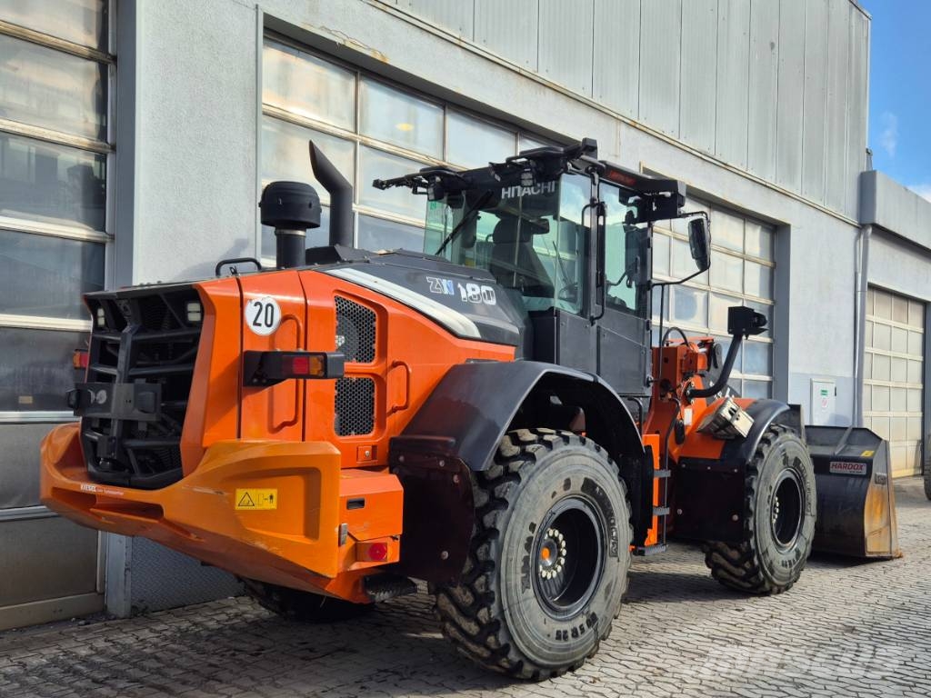Hitachi ZW 180-7 Колесни товарачи