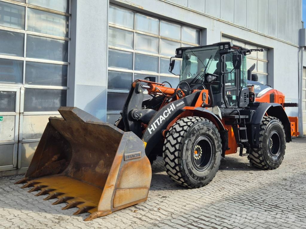 Hitachi ZW 180-7 Колесни товарачи