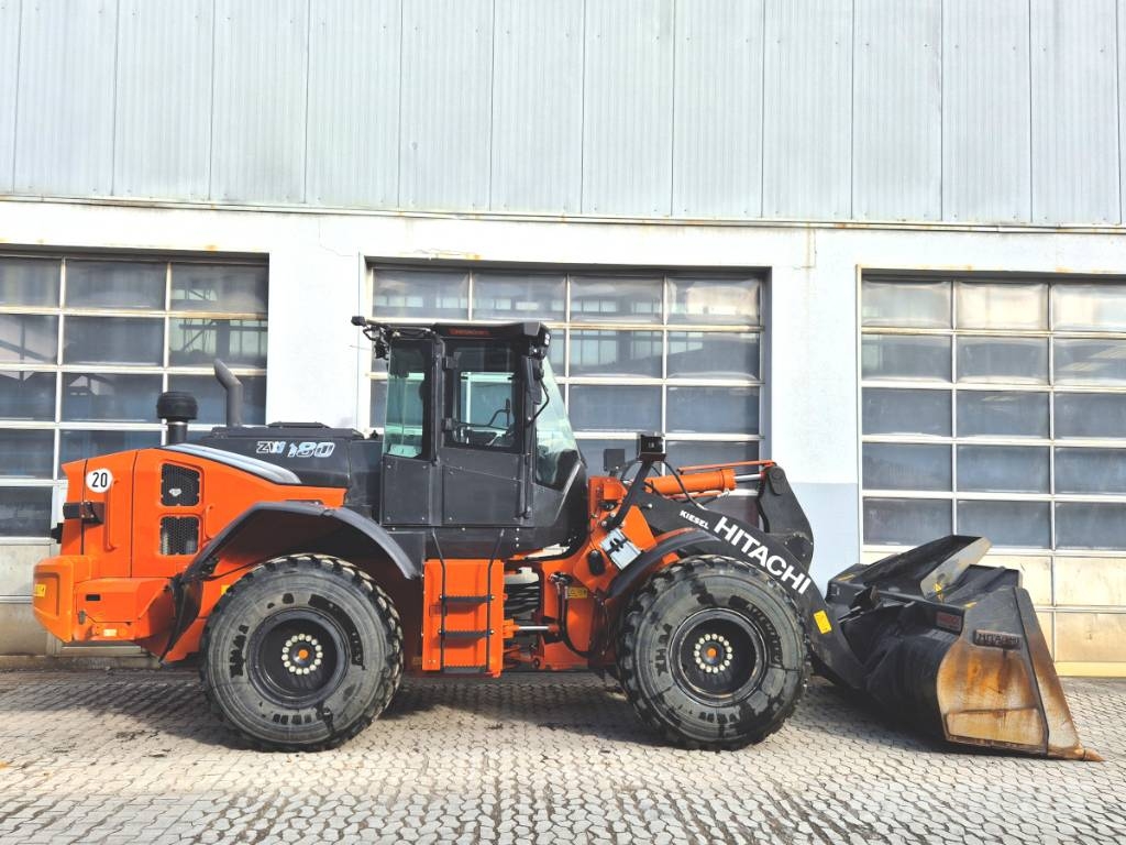 Hitachi ZW 180-7 Колесни товарачи