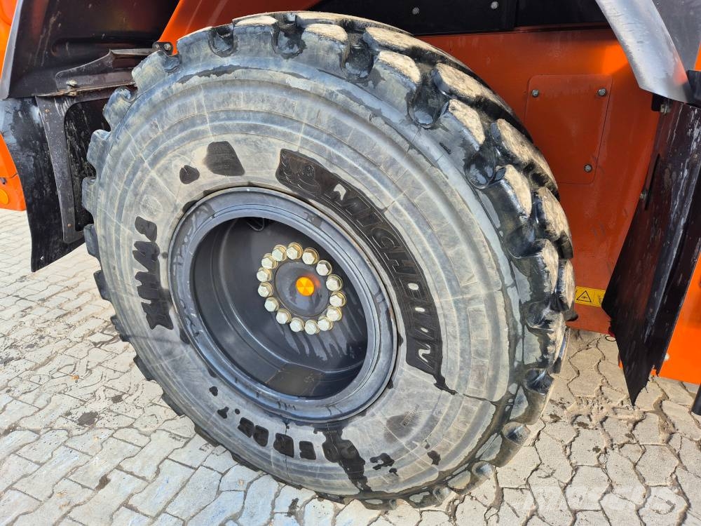 Hitachi ZW 180-7 Колесни товарачи