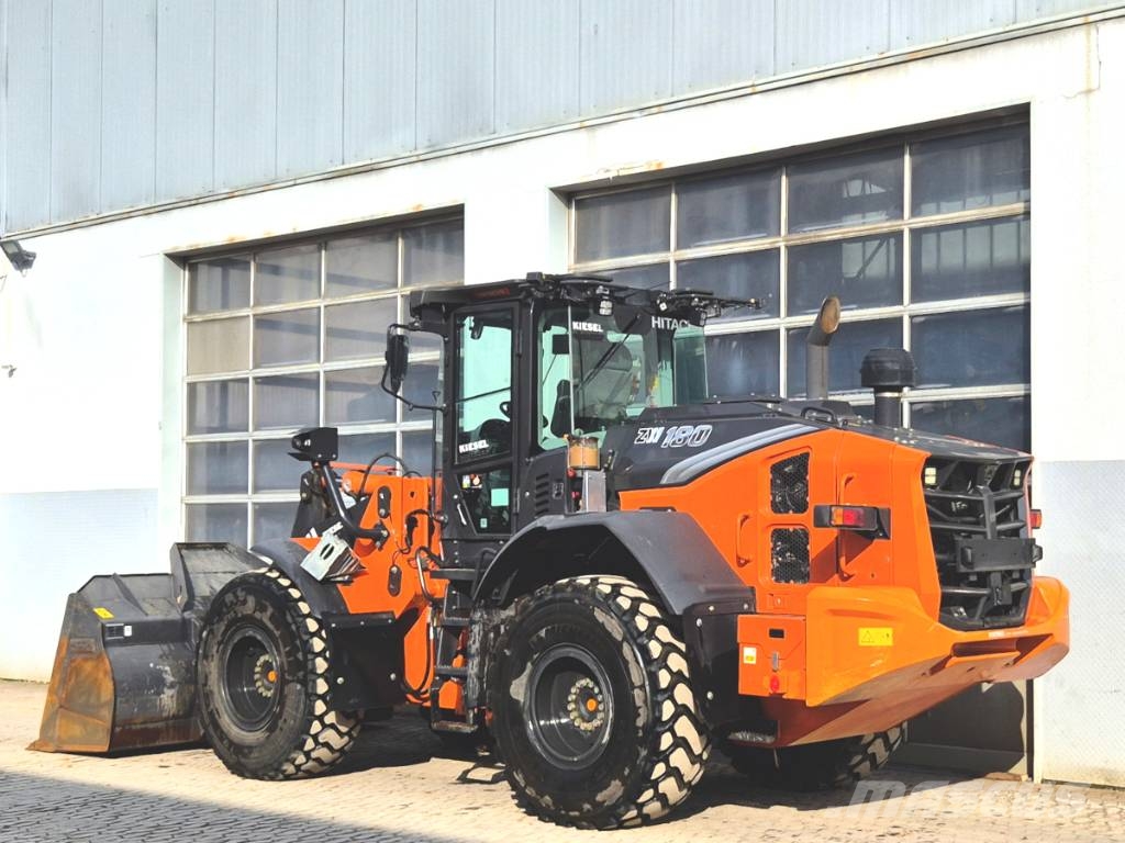 Hitachi ZW 180-7 Колесни товарачи